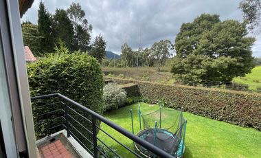 Arriendo Casa en San Simón: 5 hab c/baño, gimnasio, BBQ, terrazas y 6 parqueos, Cancha de tenis