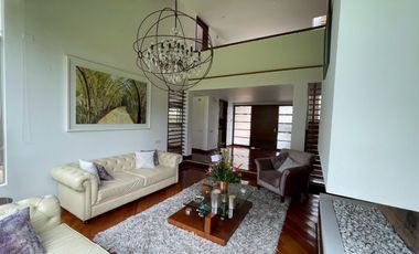 Arriendo Casa en San Simón: 5 hab c/baño, gimnasio, BBQ, terrazas y 6 parqueos, Cancha de tenis