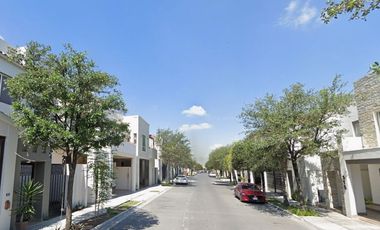 VENTA DE CASA EN BOSQUES DE LAS CUMBRES, MONTERREY, N.L
