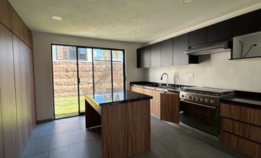 RENTA DE CASA NUEVA DIAGONAL DEFENSORES DE LA REPUBLICA PUEBLA