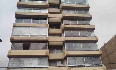 Amplio departamento en Avda Brasil. 3 Dormitorios, 2 Baños, logia, living comedor, terraza.