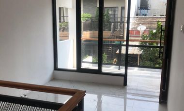 Dijual Rumah baru renov 2 lantai komplek Sinergi Antapani