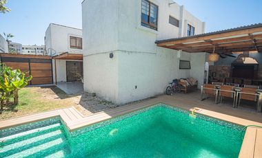 SE VENDE CASA EN COND. MARES DEL SUR.