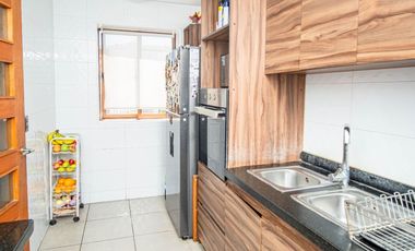 SE VENDE CASA EN COND. MARES DEL SUR.