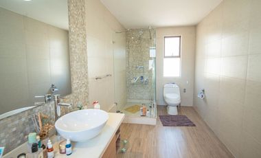 SE VENDE CASA EN COND. MARES DEL SUR.