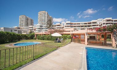 SE VENDE CASA EN COND. MARES DEL SUR.