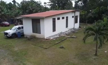 PUERTO QUITO, VENTA DE HERMOSA QUINTA JUNTO AL RIO CAONI, PLANITA