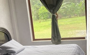 PUERTO QUITO, VENTA DE HERMOSA QUINTA JUNTO AL RIO CAONI, PLANITA