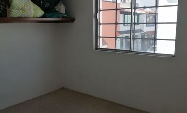 Casa en Ex Rancho San Dimas con patio trasero techado, seguridad, área verde común y calentador solar