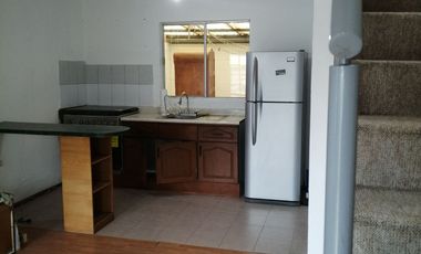 Casa en Ex Rancho San Dimas con patio trasero techado, seguridad, área verde común y calentador solar
