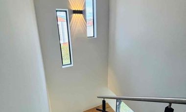 Casa Unifamiliar esquinera en unidad abierta para estrenar