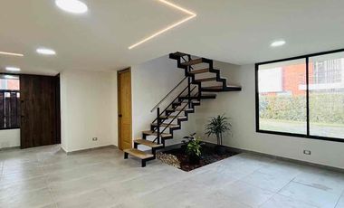 Casa Unifamiliar esquinera en unidad abierta para estrenar