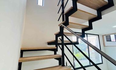 Casa Unifamiliar esquinera en unidad abierta para estrenar