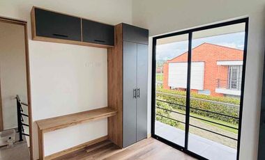 Casa Unifamiliar esquinera en unidad abierta para estrenar