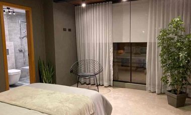 de renta casa Lumbisi  con terraza y jardín minimalista full amoblada dentro de urbanización privada no adosada 3 habitaciones