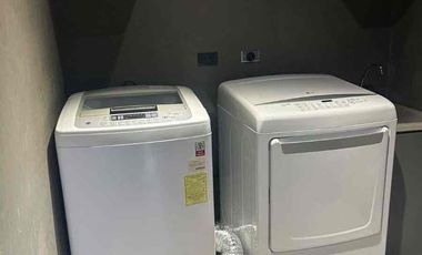 de renta casa Lumbisi  con terraza y jardín minimalista full amoblada dentro de urbanización privada no adosada 3 habitaciones