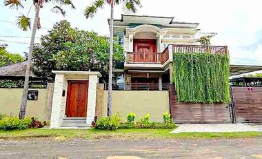 Rumah Modern dengan Kebun Luas di Tukad Badung Renon