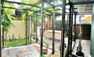 Rumah Modern dengan Kebun Luas di Tukad Badung Renon
