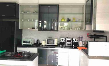 Rumah Modern dengan Kebun Luas di Tukad Badung Renon