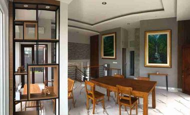 Rumah Modern dengan Kebun Luas di Tukad Badung Renon