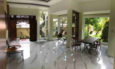 Rumah Modern dengan Kebun Luas di Tukad Badung Renon