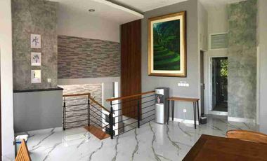 Rumah Modern dengan Kebun Luas di Tukad Badung Renon