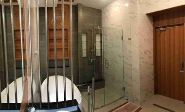 Rumah Modern dengan Kebun Luas di Tukad Badung Renon