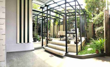 Rumah Modern dengan Kebun Luas di Tukad Badung Renon