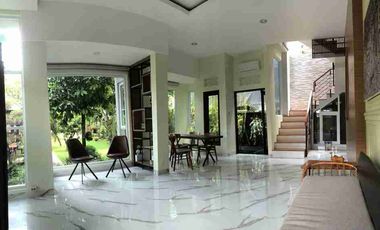 Rumah Modern dengan Kebun Luas di Tukad Badung Renon