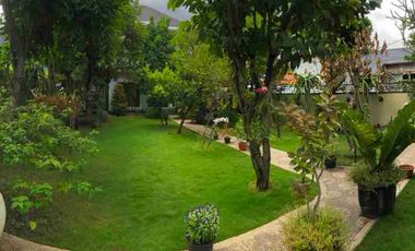 Rumah Modern dengan Kebun Luas di Tukad Badung Renon