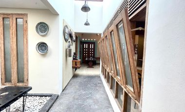 FOR RENT! Ruang Usaha Cocok Untuk Resto / Coffeeshop di Cinere