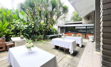 FOR RENT! Ruang Usaha Cocok Untuk Resto / Coffeeshop di Cinere