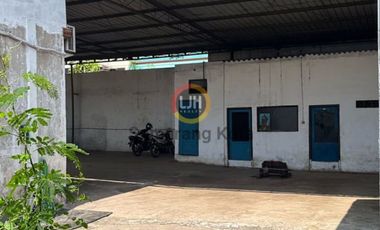Bangunan untuk usaha di jalan Soekarno Hatta