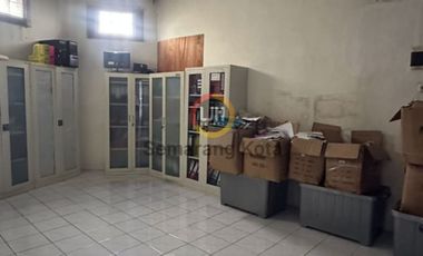 Bangunan untuk usaha di jalan Soekarno Hatta