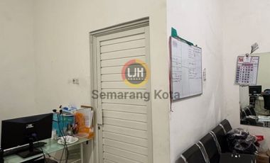 Bangunan untuk usaha di jalan Soekarno Hatta