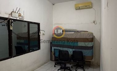 Bangunan untuk usaha di jalan Soekarno Hatta