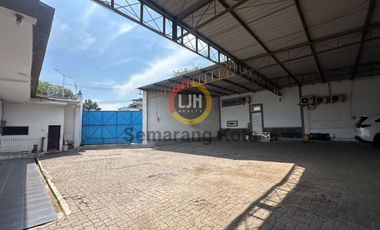 Bangunan untuk usaha di jalan Soekarno Hatta