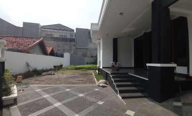 Disewakan Rumah Luas Bagus di Rawamagun