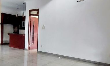 Disewakan Rumah Luas Bagus di Rawamagun