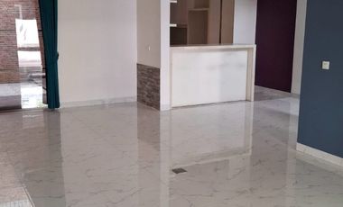 Rumah Bagus Siap Huni Dalam Cluster Depan di JGC Cakung Jakarta Timur - Semi Furnished