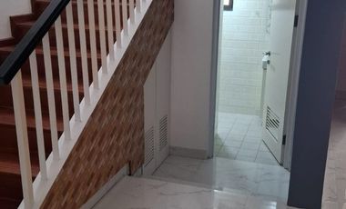 Rumah Bagus Siap Huni Dalam Cluster Depan di JGC Cakung Jakarta Timur - Semi Furnished
