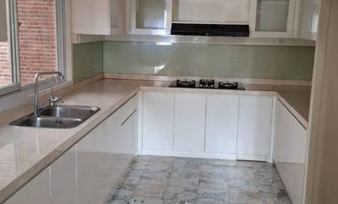 Rumah Bagus Siap Huni Dalam Cluster Depan di JGC Cakung Jakarta Timur - Semi Furnished