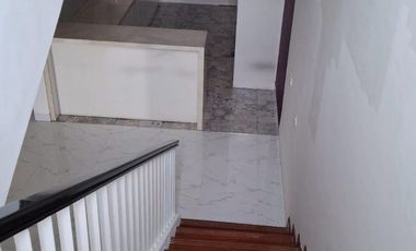 Rumah Bagus Siap Huni Dalam Cluster Depan di JGC Cakung Jakarta Timur - Semi Furnished