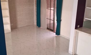 Rumah Bagus Siap Huni Dalam Cluster Depan di JGC Cakung Jakarta Timur - Semi Furnished