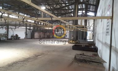 Gudang atau pabrik di jalan raya Semarang Demak