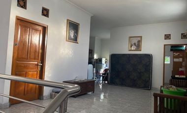 Dijual rumah dan ruko 2 lantai, Sangat cocok jadi tempat usaha, lokasi strategis di jalan veteran yogyakarta