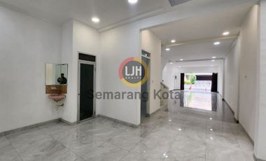 Ruko mewah di jalan MT Haryono