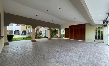 Casa semi amueblada. Fracc. Madeiras. Villahermosa. Zona Deportiva. Villahermosa. Tabasco.