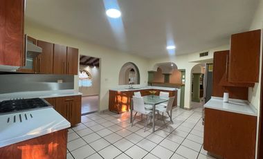 Casa semi amueblada. Fracc. Madeiras. Villahermosa. Zona Deportiva. Villahermosa. Tabasco.