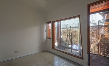 Casa 3D/1B en sector centrico con buenas vías de acceso Lo Espejo